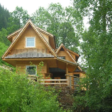 Mały domek pod lasem-3